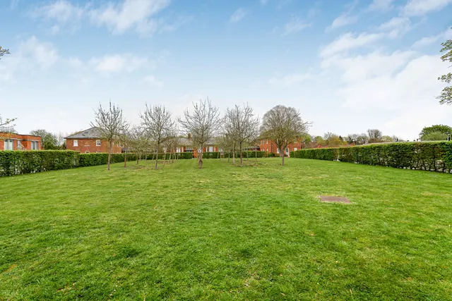 Orchard Square, Caversfield, photo 2