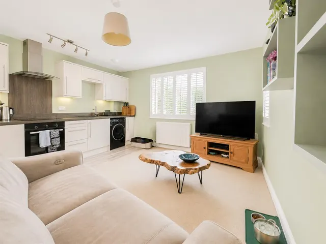 Photo 2 — Dorset Road, Bexhill, TN40 2HT