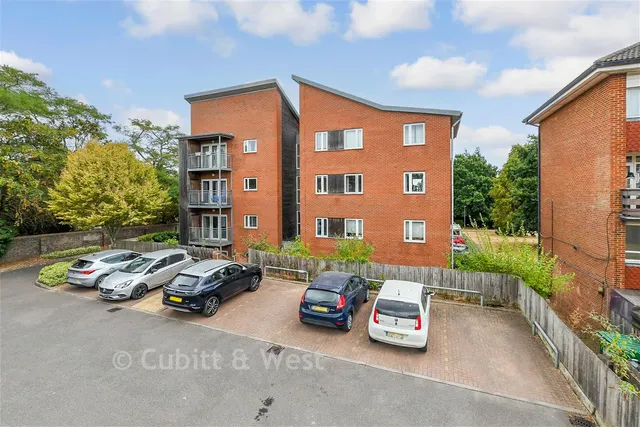 The Cedars, Reigate, RH2, photo 1