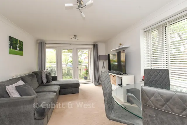 The Cedars, Reigate, RH2, photo 2