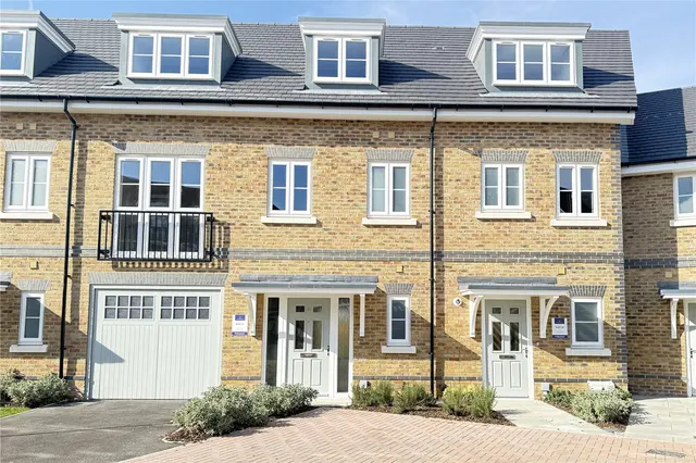 Moor Lane, Staines-upon-Thames, TW18, photo 1