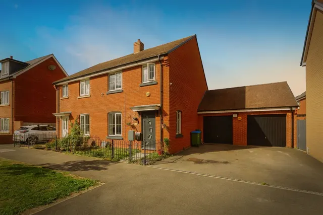 Paradise Orchard, Aylesbury, HP18, photo 1
