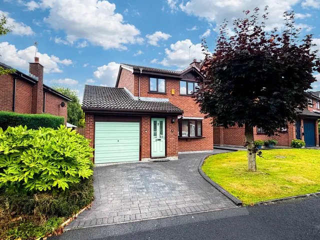 22 Bowes Close, Woolfold, Bury, BL8 1UA, photo 1