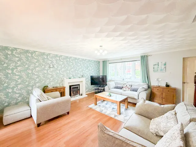 Photo 2 — 22 Bowes Close, Woolfold, Bury, BL8 1UA