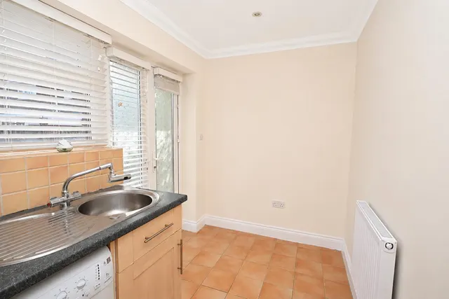 Flaxfield Road, Basingstoke, photo 3