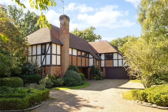 Queensgate, Fairmile Lane, Cobham, Surrey, KT11 2TG, photo 1