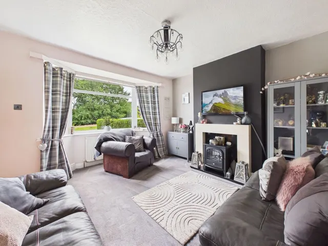Springbank Road, Gildersome, LS27, photo 2