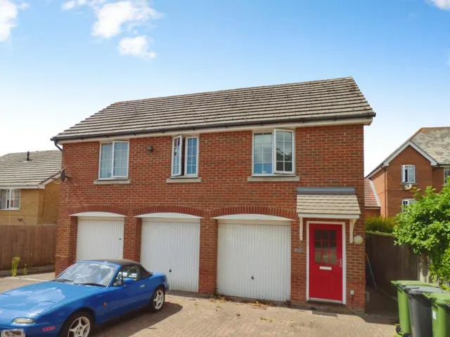 Thyme Avenue, Whiteley, PO15, photo 1