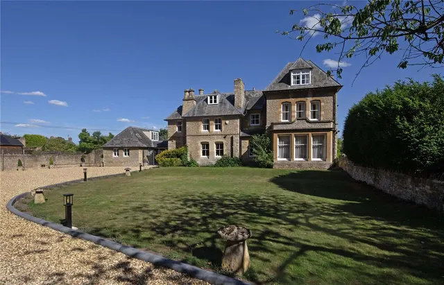 Photo 2 — Woodgreen, Witney, Oxfordshire, OX28 1DE