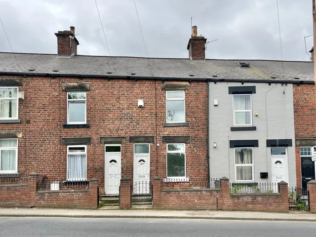 Doncaster Road, Barnsley, photo 1