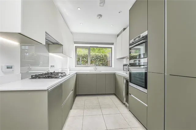 Photo 3 — John Hunter Avenue, London, SW17