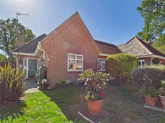 Whitehouse Close, Langham, CO4, photo 1