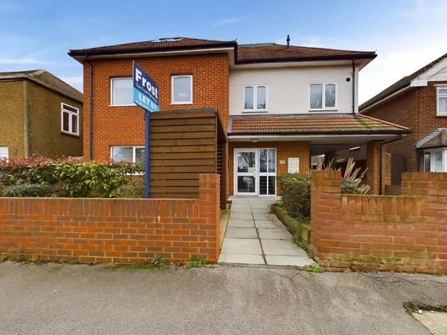 2 bedroom woodthorpe road, ashford, surrey,tw15, Woodthorpe Road, Ashford, TW15