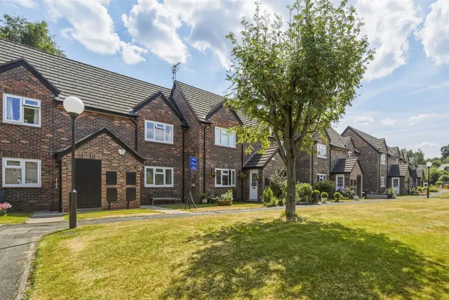 Shirleys Close, Prestbury, photo 1