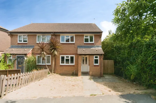 Britten Close, Eastbourne, photo 1