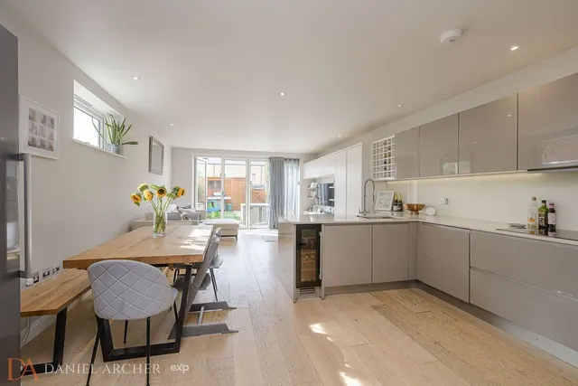 Durham Road, West Wimbledon, SW20, photo 2