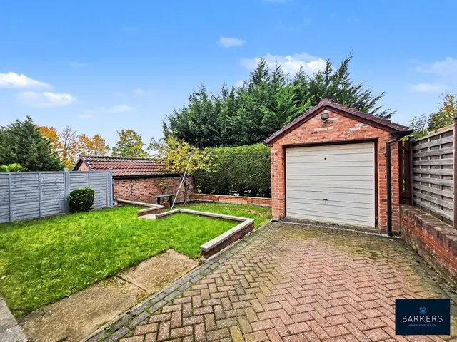 The Burrows, Birstall, WF17, photo 3