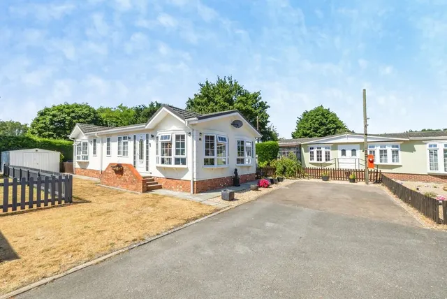 Hawthorn Hill, Chapel Farm Park, Lincolnshire, LN4, photo 1