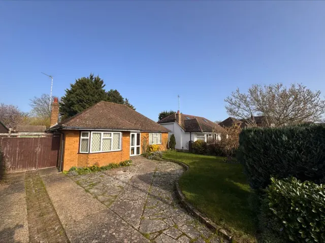 Grove Park, Tring, Hertfordshire, HP23 5JR, photo 1