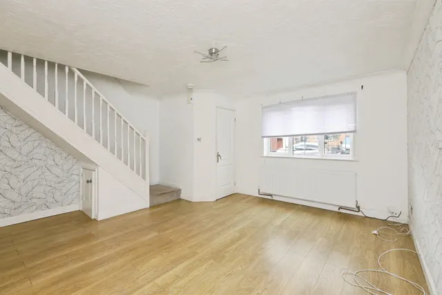 Photo 2 — Alexander Drive, Worksop