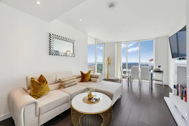 Sky Gardens, Wandsworth Road, SW8, photo 1