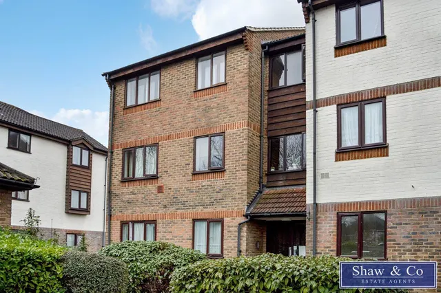 Marchside Close, Heston, photo 1