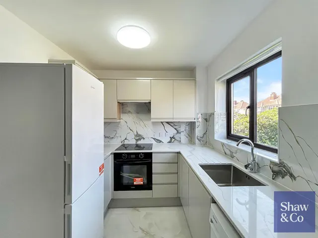 Marchside Close, Heston, photo 3