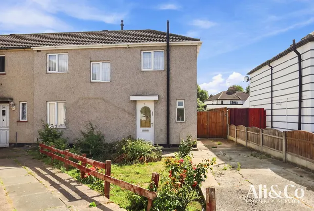 Southey Walk, Tilbury, Essex, RM18 8AT, photo 1