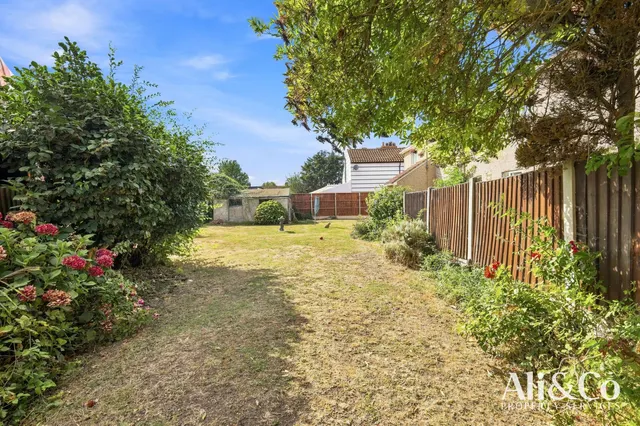 Photo 3 — Southey Walk, Tilbury, Essex, RM18 8AT