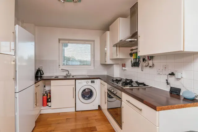 Photo 2 — Redgrave Road, Basildon, Essex, SS16