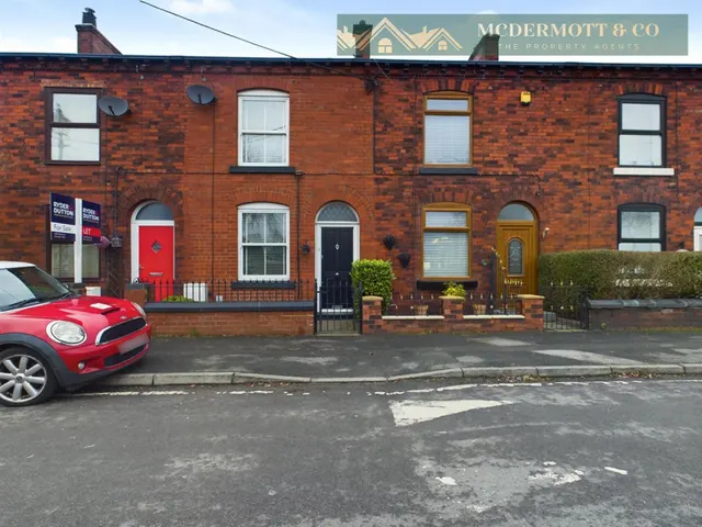 Ashton Road, Woodhouses Village, M35, photo 1