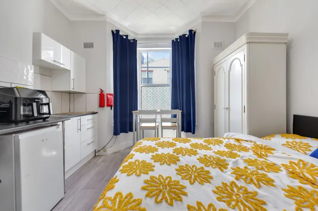 Lechmere Road, London, NW2, photo 2