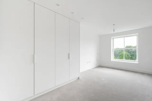 Photo 2 — Flat 21, 1066 High Road, London