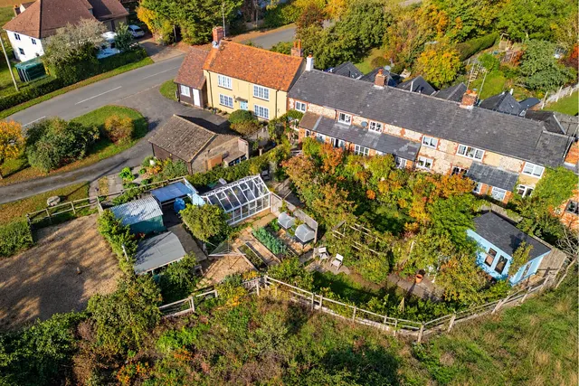 2 bedroom house, Lee Road, Saunderton Lee, HP27