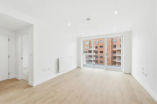 Southlake Road, London, SE28, photo 1