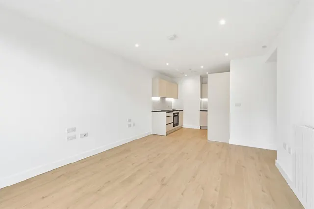 Southlake Road, London, SE28, photo 3