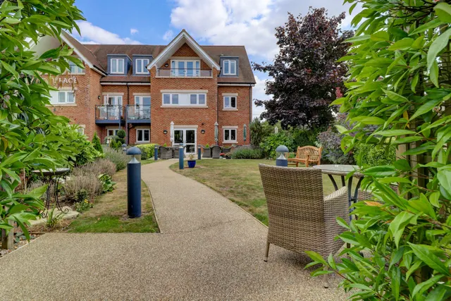 Trinity Place, Hazlemere, HP15, photo 1