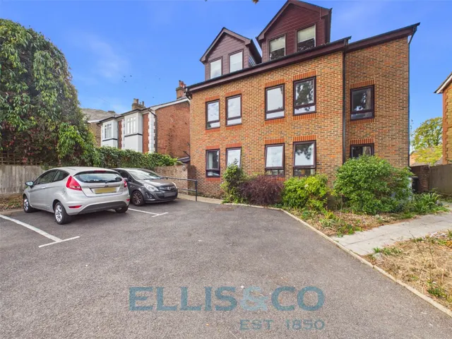 Hadlow Road, Tonbridge, TN9, photo 3