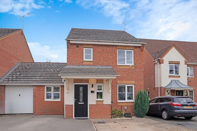 Honeysuckle Close, Bedworth, Warwickshire, CV12, photo 1