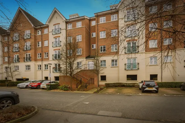 Viridian Square, Aylesbury, HP21, photo 1