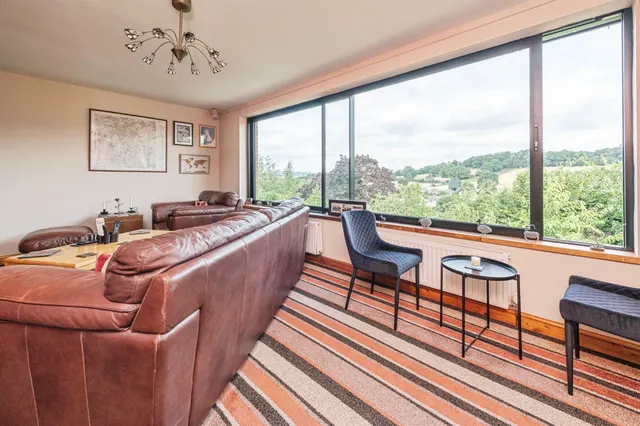 Photo 2 — Southwood Avenue, Honley, Holmfirth