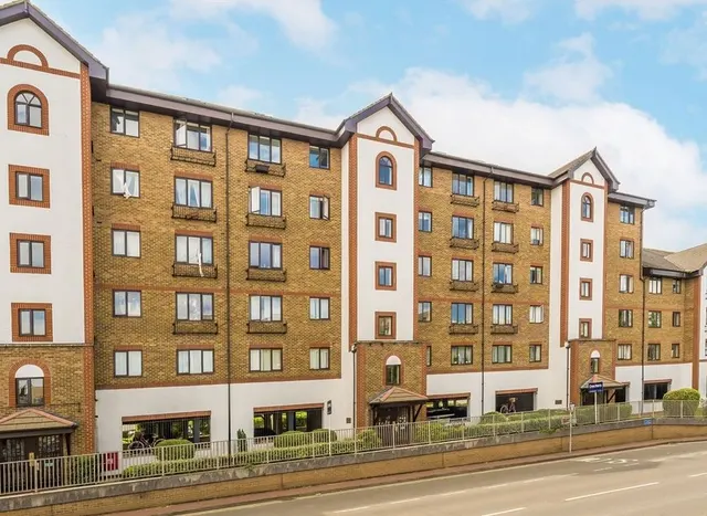 Sopwith Way, Kingston Upon Thames, KT2, photo 1
