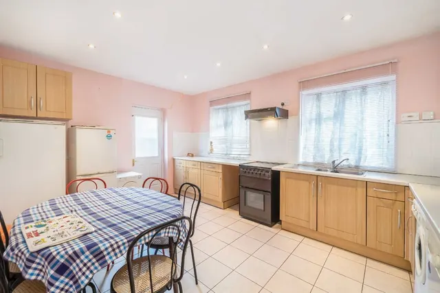 Topsham Road, SW17, photo 3