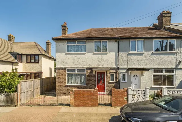 Topsham Road, SW17, photo 1