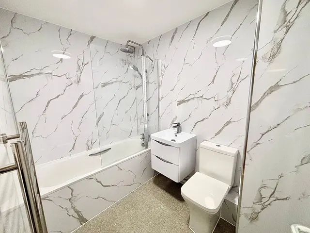 Chantress Close, Dagenham, RM10, photo 1