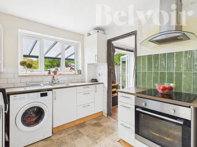 Photo 3 — Kelvin Hill, Basingstoke, RG22