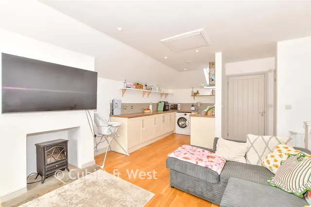 South Street, Havant, PO9, photo 2