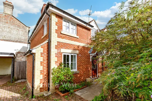 South Street, Havant, PO9, photo 1