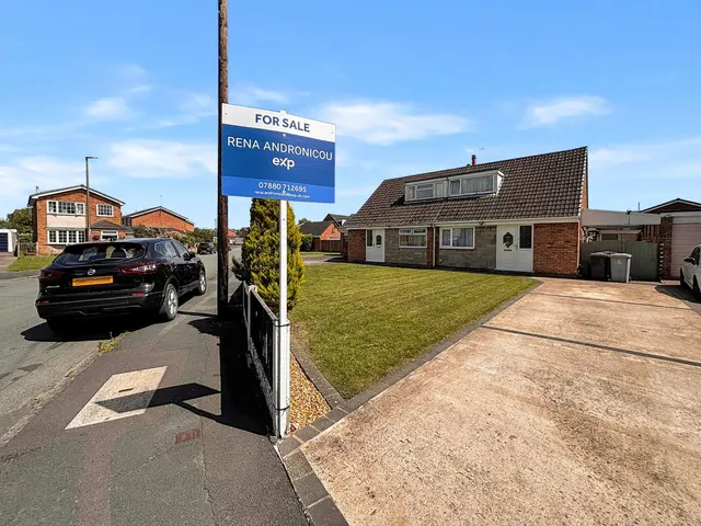 Lodgefields Drive, Crewe, CW2 8TU, photo 1