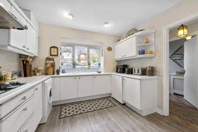 Cottenham Park Road, West Wimbledon, SW20, photo 2